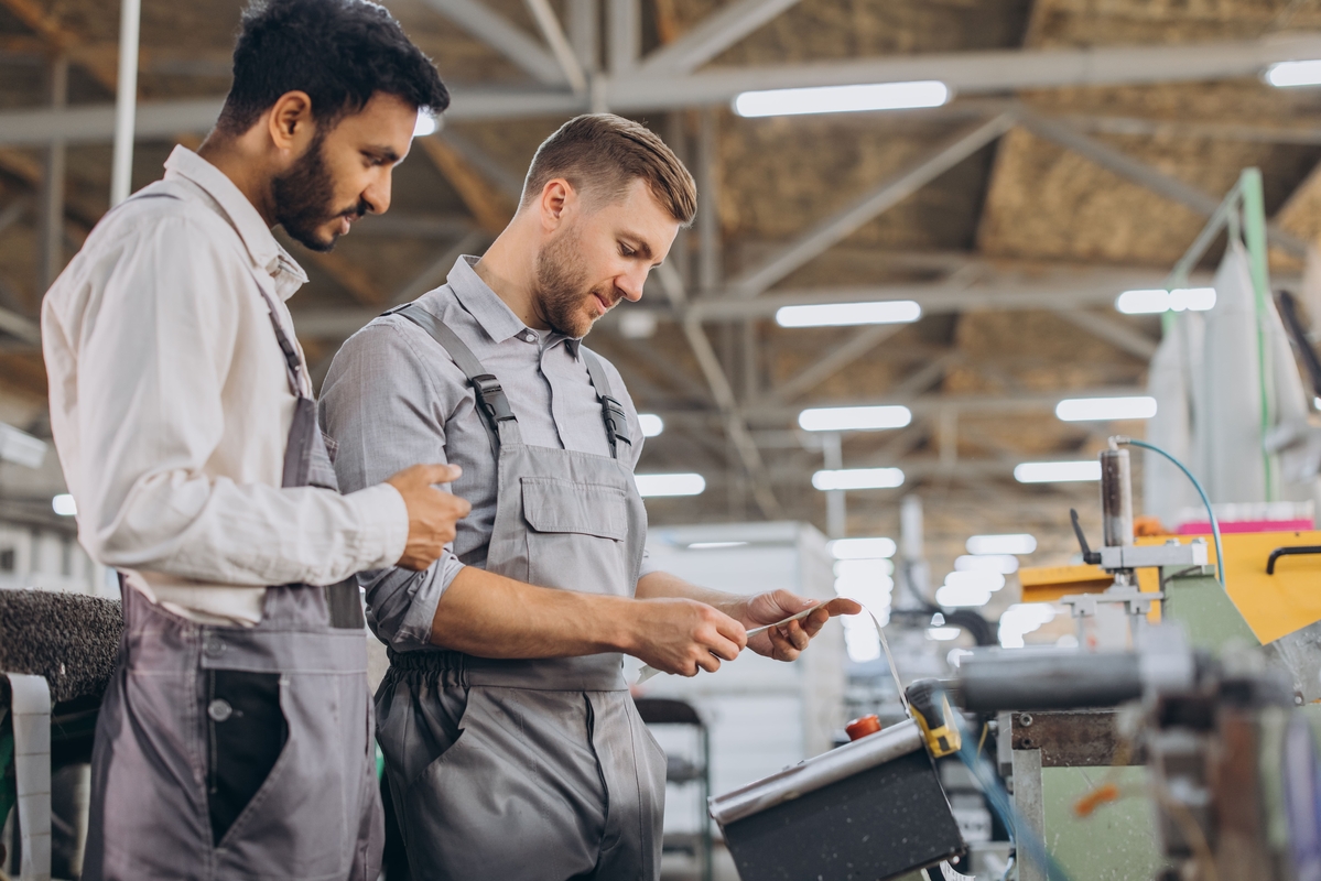 Manufatura acelera modernização e demanda novas competências