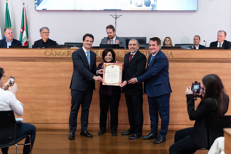 Câmara de Curitiba homenageia trajetória de 80 anos da Ford Slaviero, concessionária mais antiga da marca no Brasil