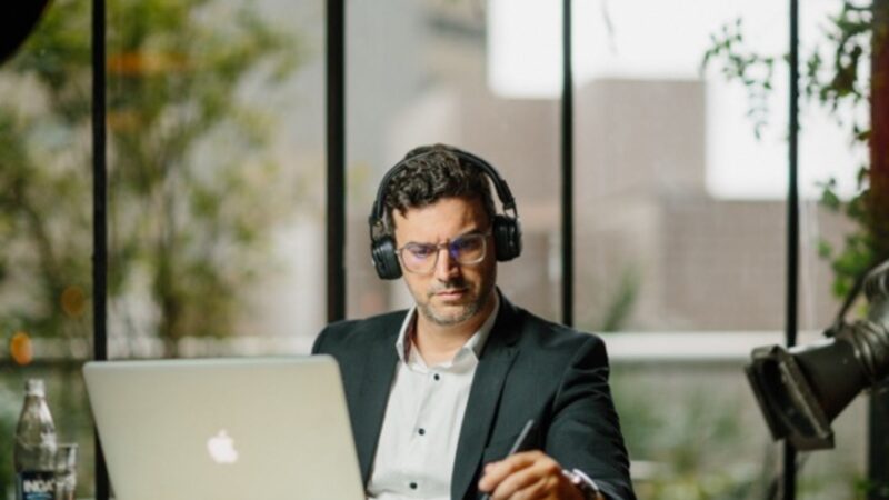 OpenAI muda o rumo e acelera a corrida pela IAG