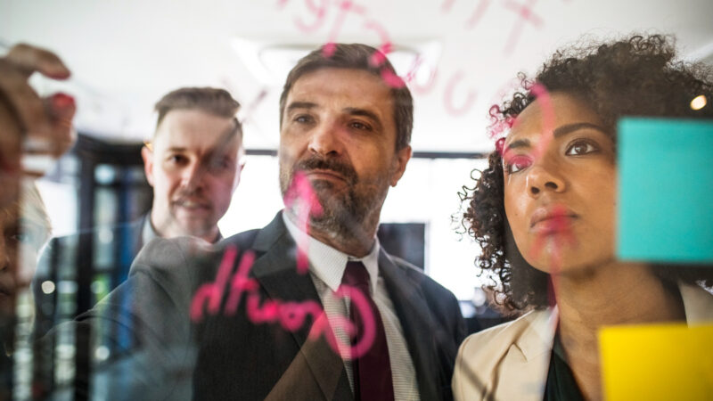 Liderança e critério moldam mais do que a marca