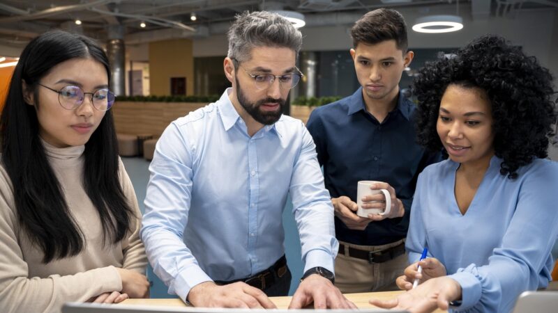 IA nas empresas: liderança e capacitação determinam sucesso