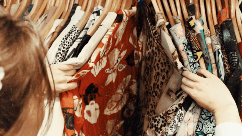Consumo consciente impulsiona moda versátil no Brasil