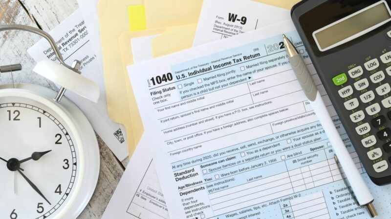 Brasileiros nos EUA enfrentam regras fiscais rígidas no país