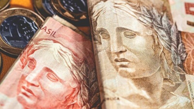 Troco no varejo: metade dos brasileiros prevê fim do papel-moeda