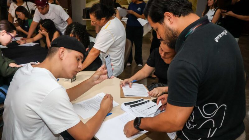 ‘Cola Aí! Aprova’: cursinho gratuito preparatório para vestibular e Enem conta com mais de 40 vagas disponíveis em Maringá