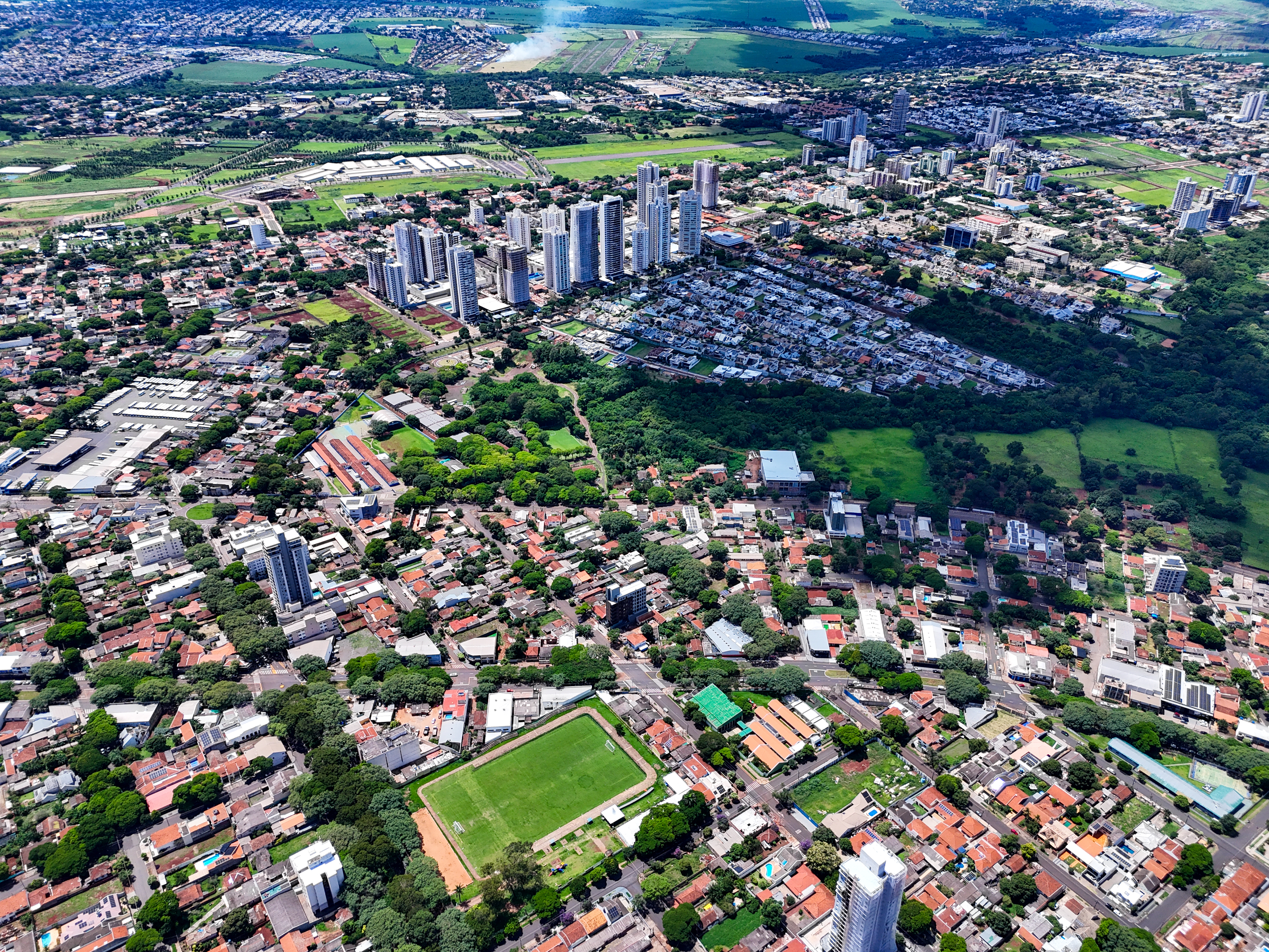 Prefeitura realiza audiências públicas para ouvir comunidade sobre a criação de eixos de comércio e serviços em Maringá e Floriano