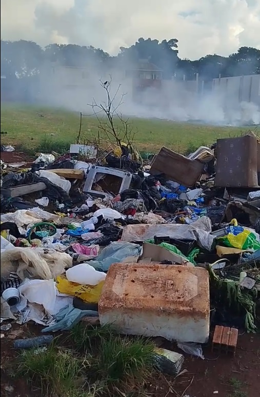 Quem vai responder pelo terreno que virou ameaça à vizinhança em Maringá?