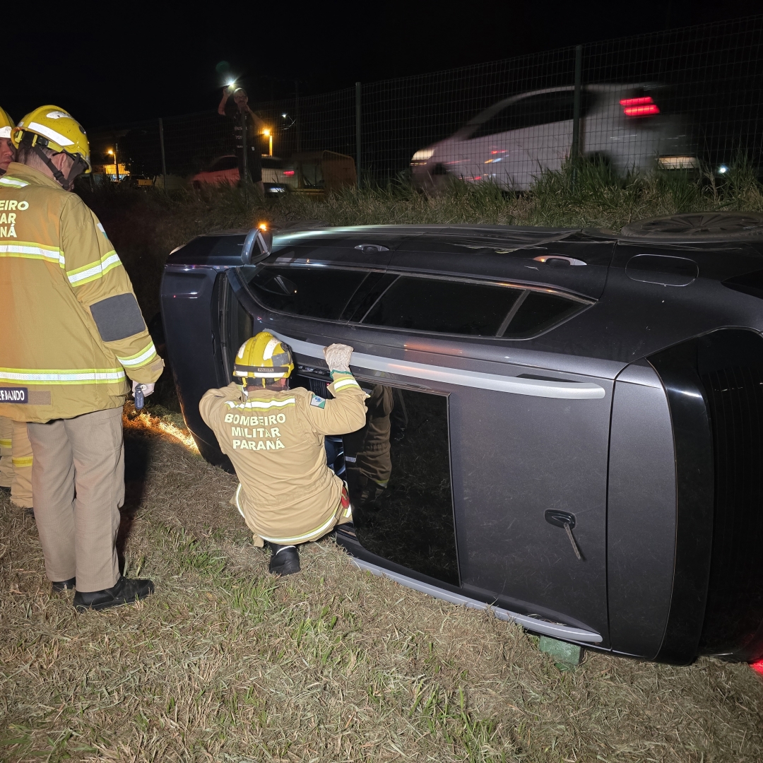 Motorista capota veículo na BR-376 entre Maringá e Iguatemi