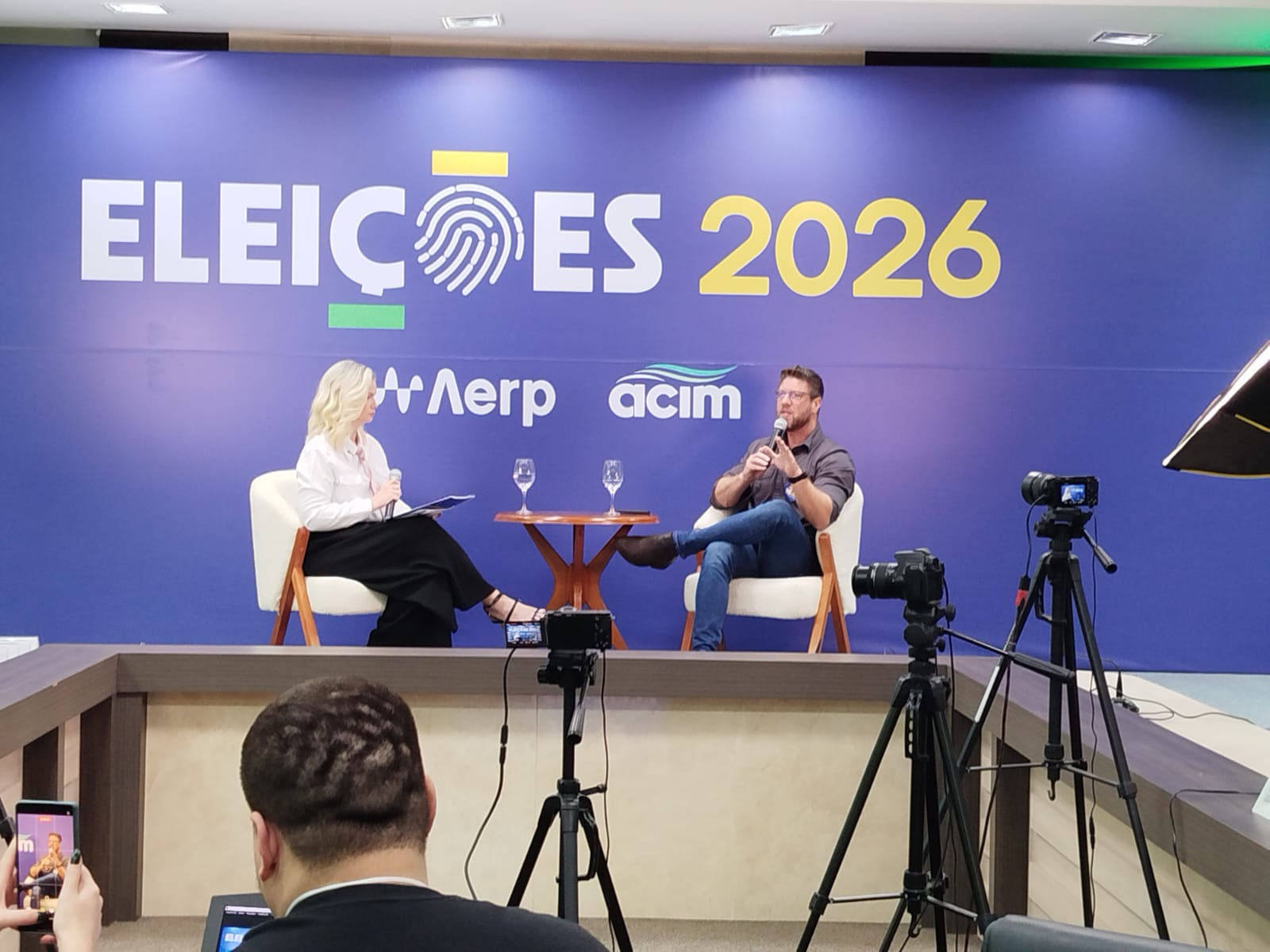 Mais de 100 rádios transmitiram o debate na ACIM: Moro avisou que não iria, Sandro Alex confirmou presença e faltou; só Requião Filho cumpriu a palavra