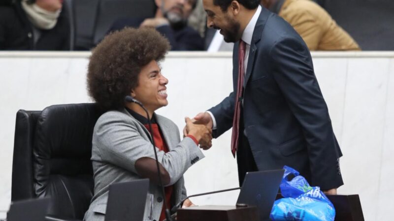 Companheiros? Após liminar barrar cassação, Adriano José (PSD) demonstra apoio institucional a Renato Freitas (PT)