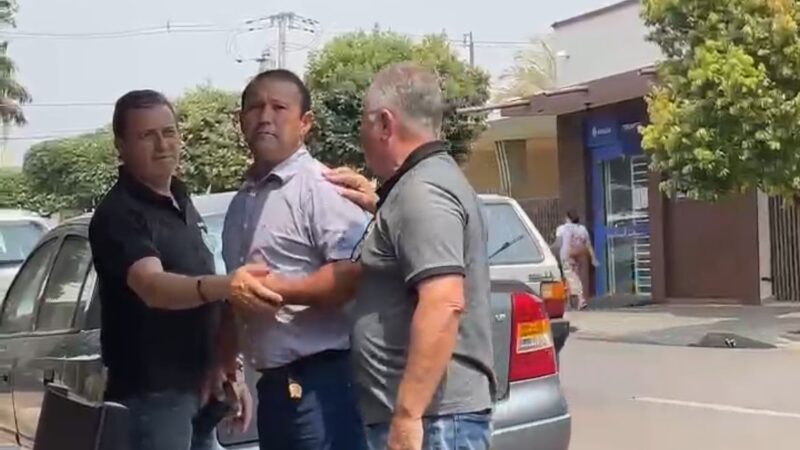 Cena lamentável: Denilson Caleran tenta agredir Beto Dentista em público?