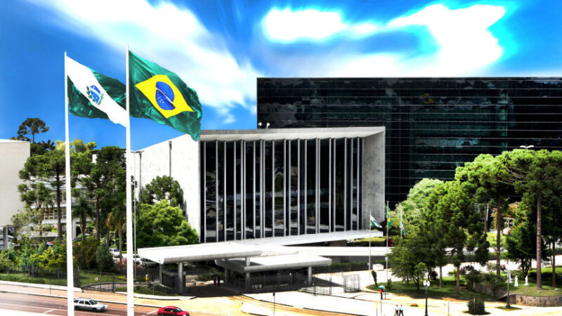 Qual deputado supostamente capotou um carro com uma menor na região de Santo Inácio?