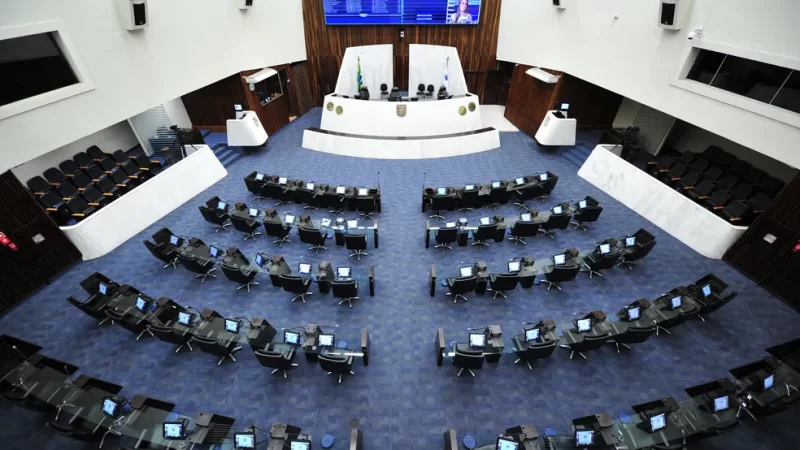Tem deputado que fala grosso na tribuna e amarela na hora do voto