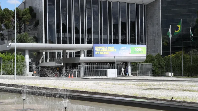 Se não tem feriado prolongado, a gente inventa um? Assembleia Legislativa do Paraná terá cinco dias sem expediente
