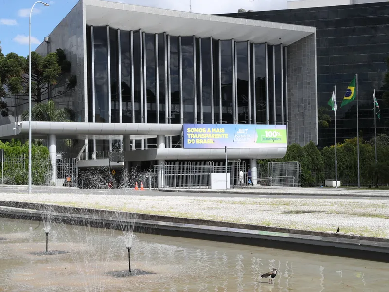 Se não tem feriado prolongado, a gente inventa um? Assembleia Legislativa do Paraná terá cinco dias sem expediente