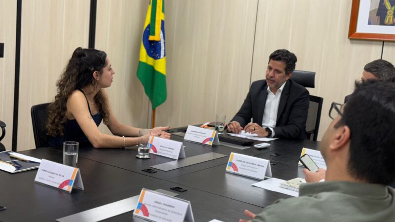 Em Brasília, Ana Júlia denuncia epidemia de adoecimento mental dos trabalhadores do Paraná