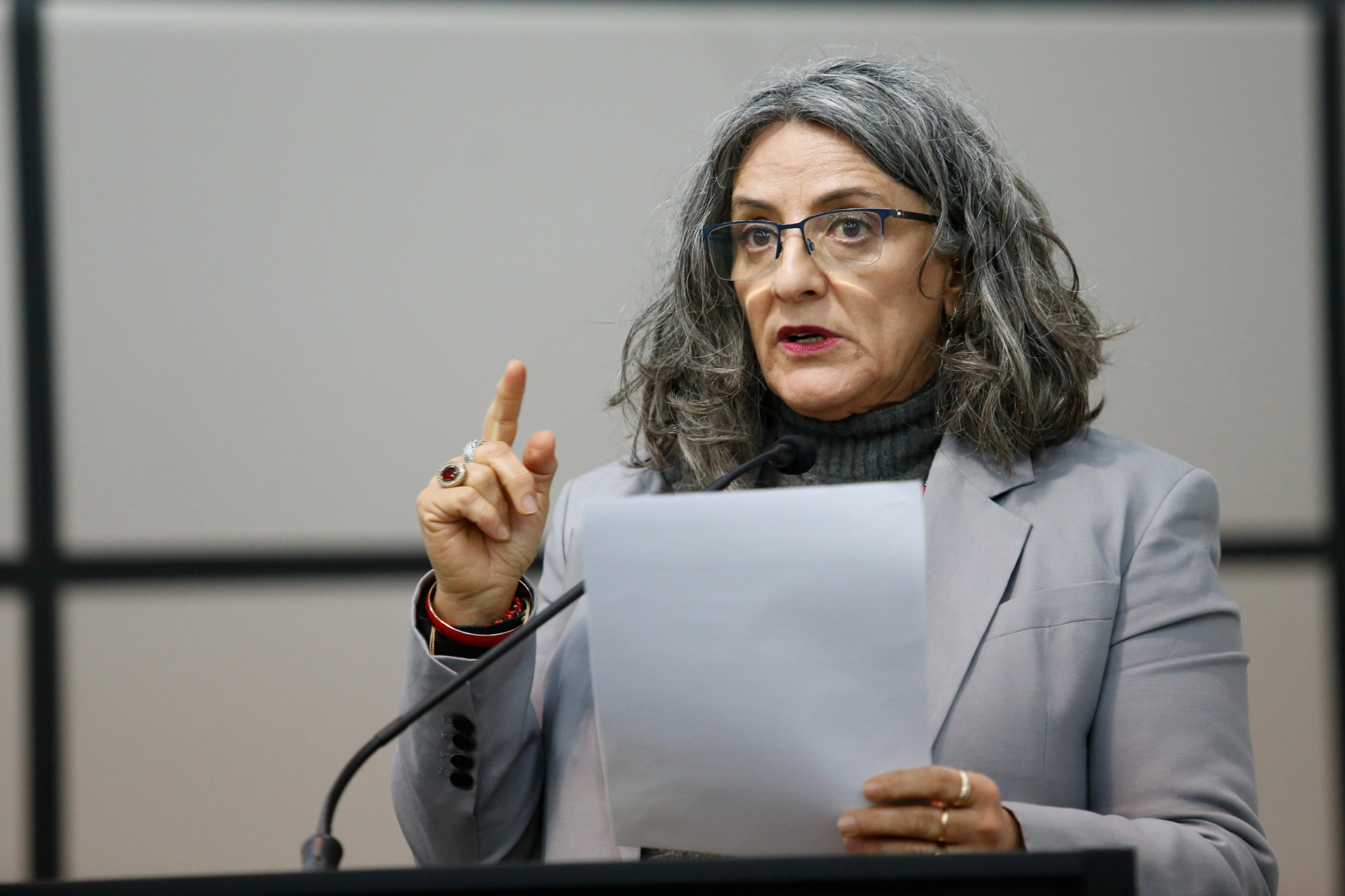 Vereadora questiona urgência em adesão de Maringá a consórcio de saneamento e vota contra projeto
