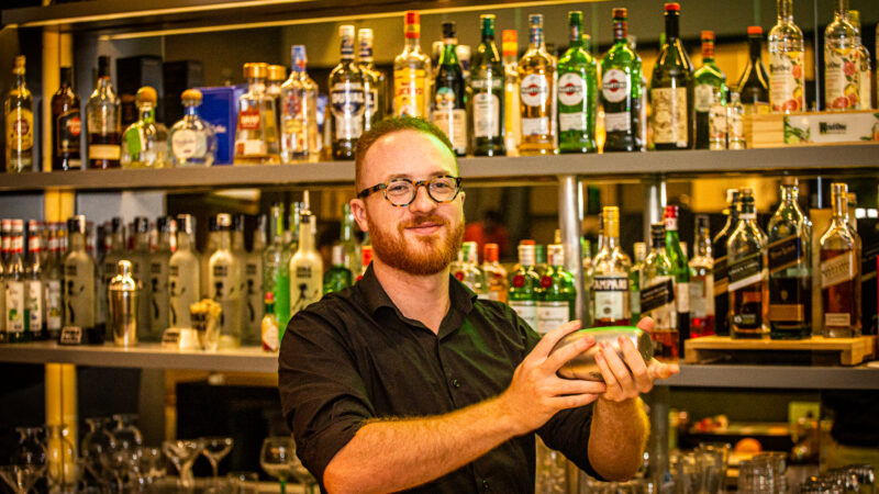 Melhor bartender do Brasil comanda masterclass exclusiva em Curitiba