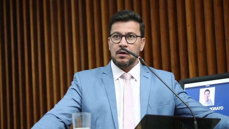 Deputado Arilson vota a favor da redução do IPVA, mas critica falta de compensação do repasse aos municípios