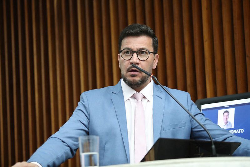 Deputado Arilson vota a favor da redução do IPVA, mas critica falta de compensação do repasse aos municípios