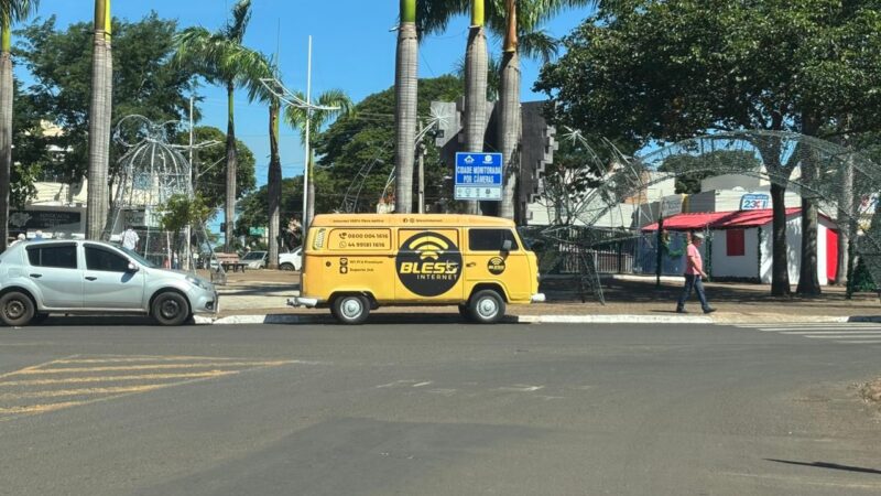 Na terra da uva, a Bless entrega é abacaxi: Kombi parada há dias irrita moradores