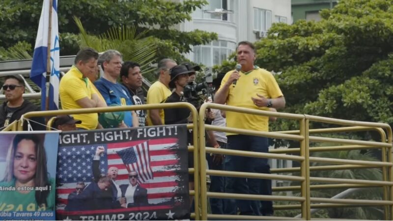 Bolsonaro desafiou comparação entre seu governo e o de Lula em ato em Copacabana