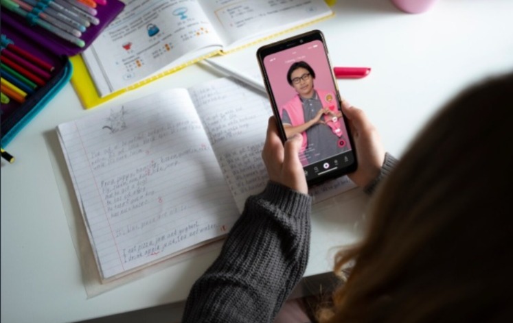Geração TikTok transforma hábitos de estudo e como aprendem em casa