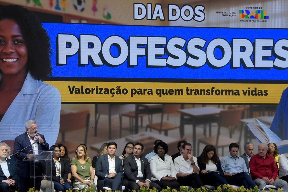 CAIXA LANÇA PACOTE DE VALOR PARA A SEMANA DOS PROFESSORES
