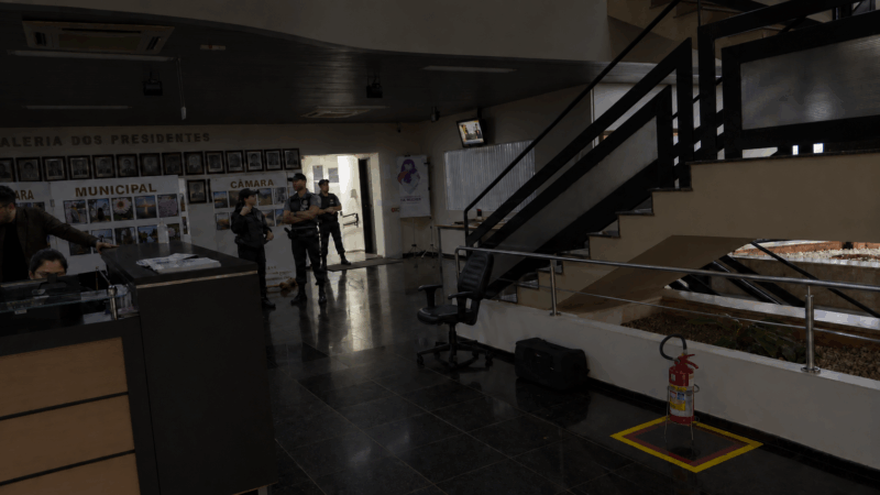 Falta de energia impede sessão da Câmara de Maringá; vereadores cobram respostas da Copel