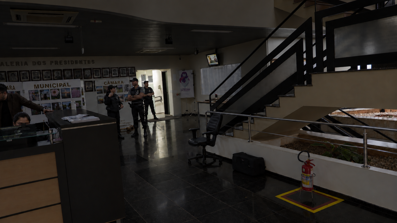 Falta de energia impede sessão da Câmara de Maringá; vereadores cobram respostas da Copel