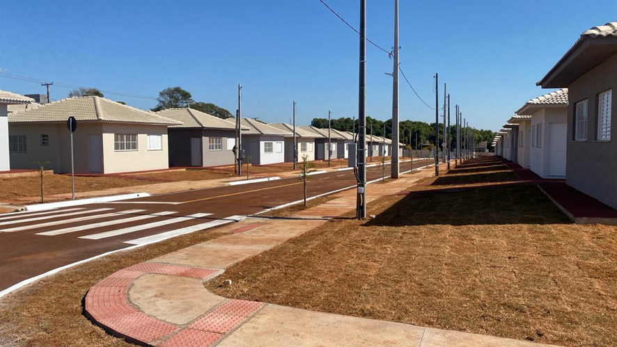  CAIXA PARTICIPA DA ENTREGA DE 84 MORADIAS EM PAIÇANDU