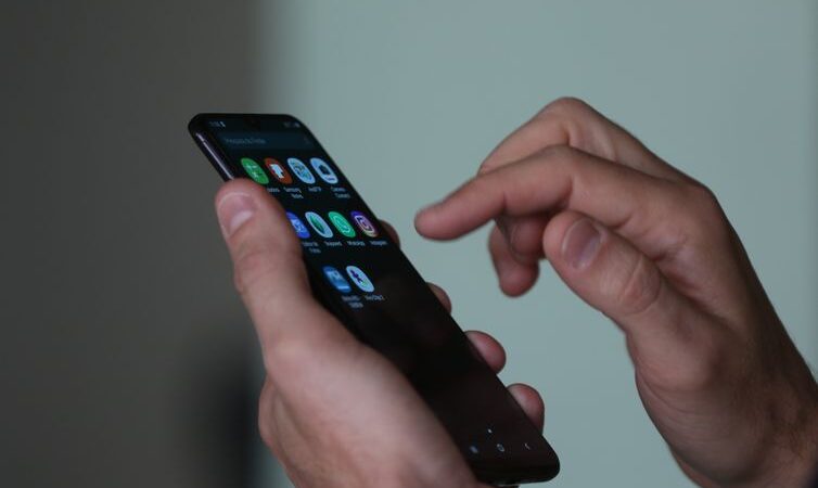 Paranaenses perderam R$ 776 mil em golpes na compra e vendade celulares no primeiro semestre