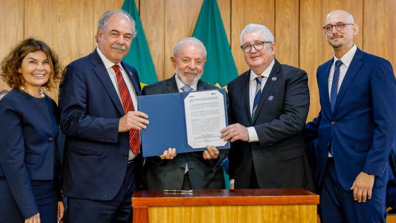 Lula anuncia financiamento de R$ 6,4 bi para estradas no Paraná 