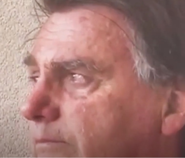 O preço do poder: Bolsonaro agora sente o peso da lei e do abandono popular