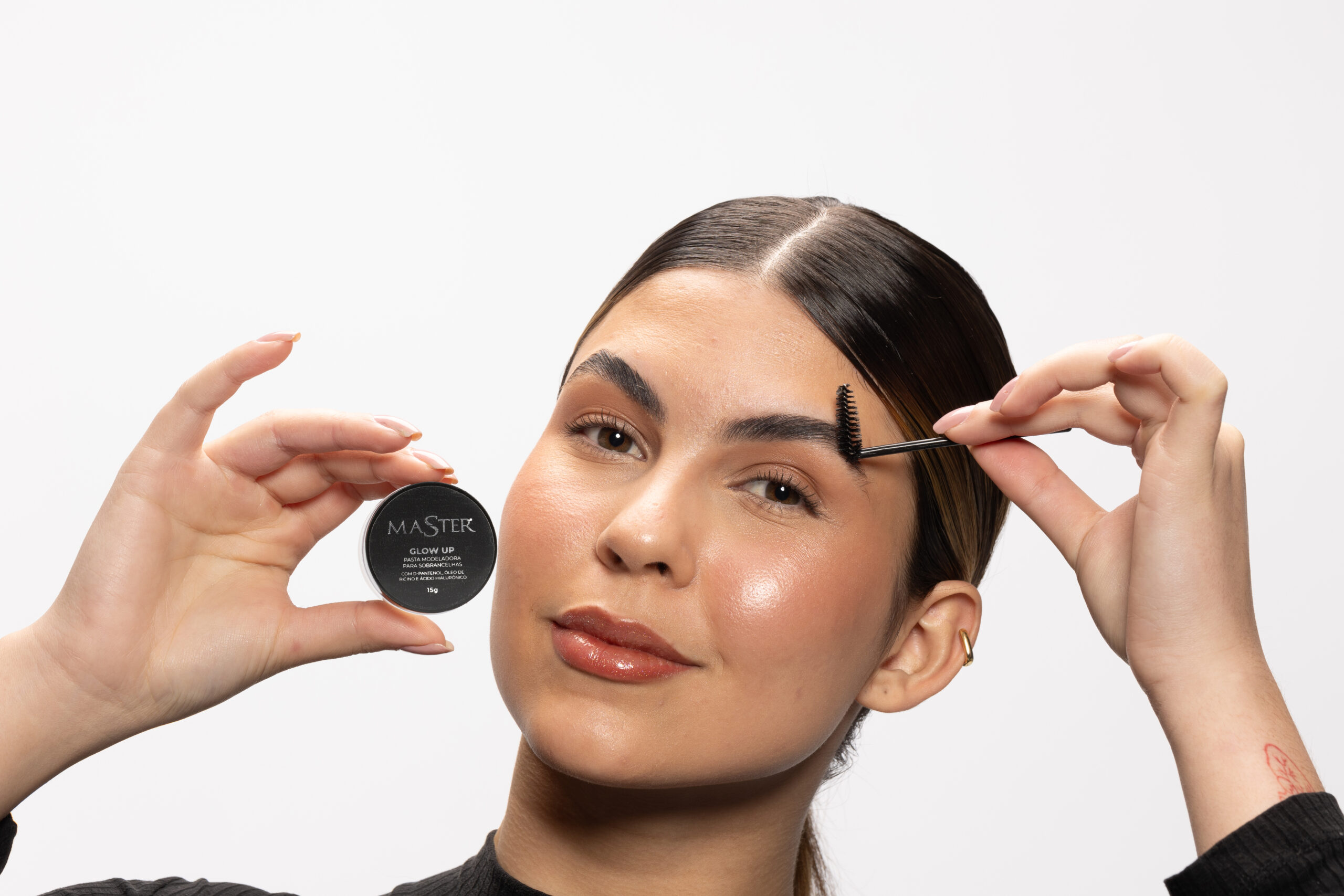 Empresa paranaense amplia linha de cuidados diários para cílios e sobrancelhas