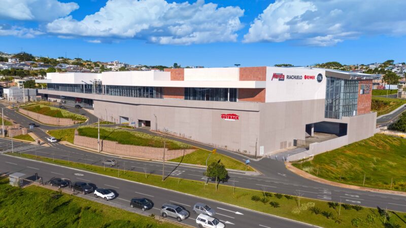 Plaza Campos Gerais promove ação para o Dia do Cliente com roleta de brindes