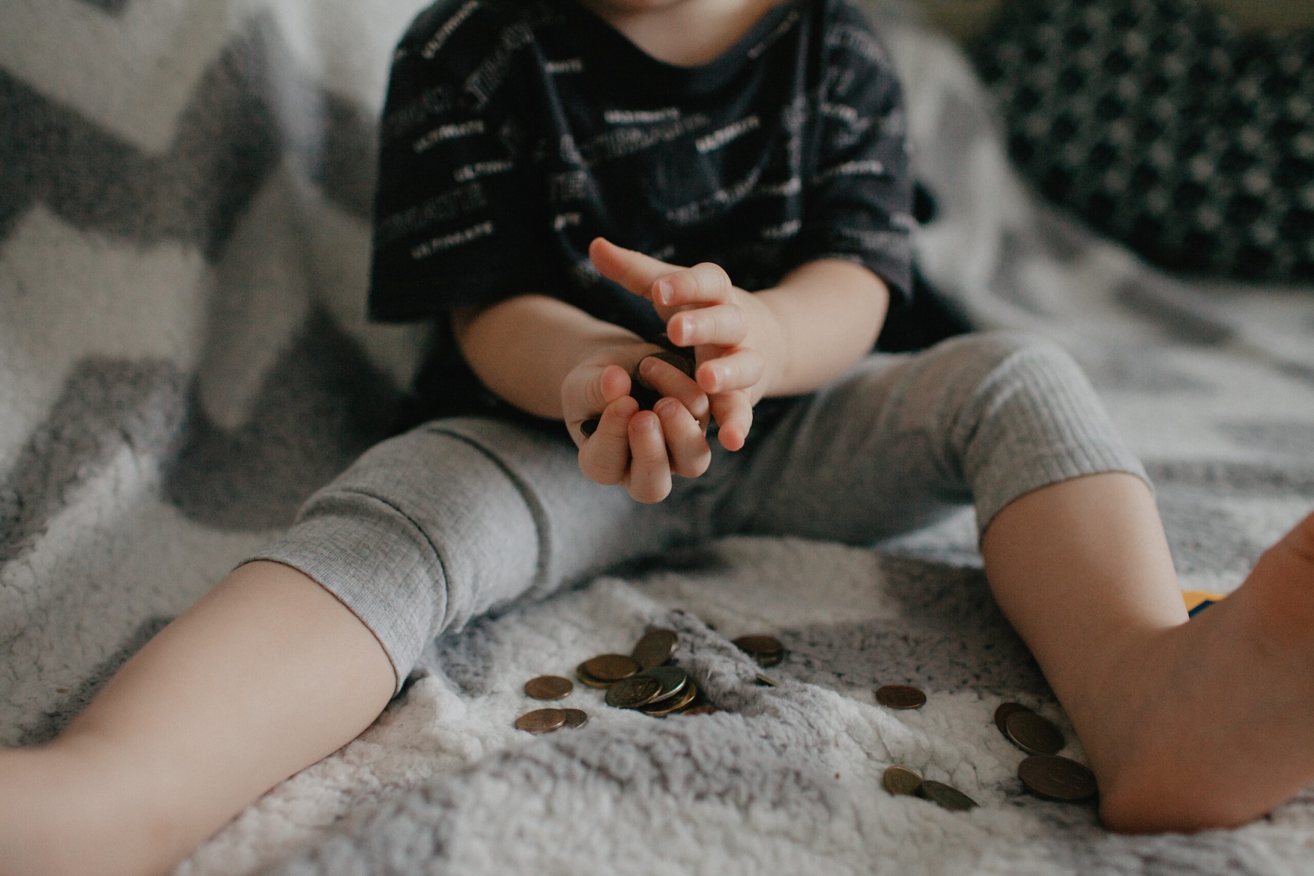 Seis dicas para ensinar educação financeira na primeira infância