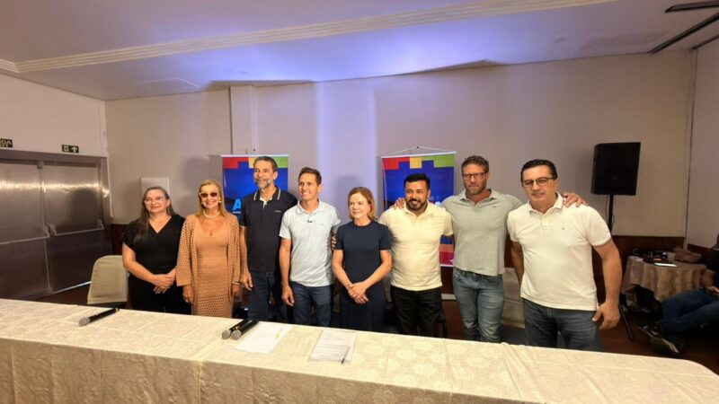 Gleisi conversa com prefeitos do litoral e participa de encontro cultural em Paranaguá