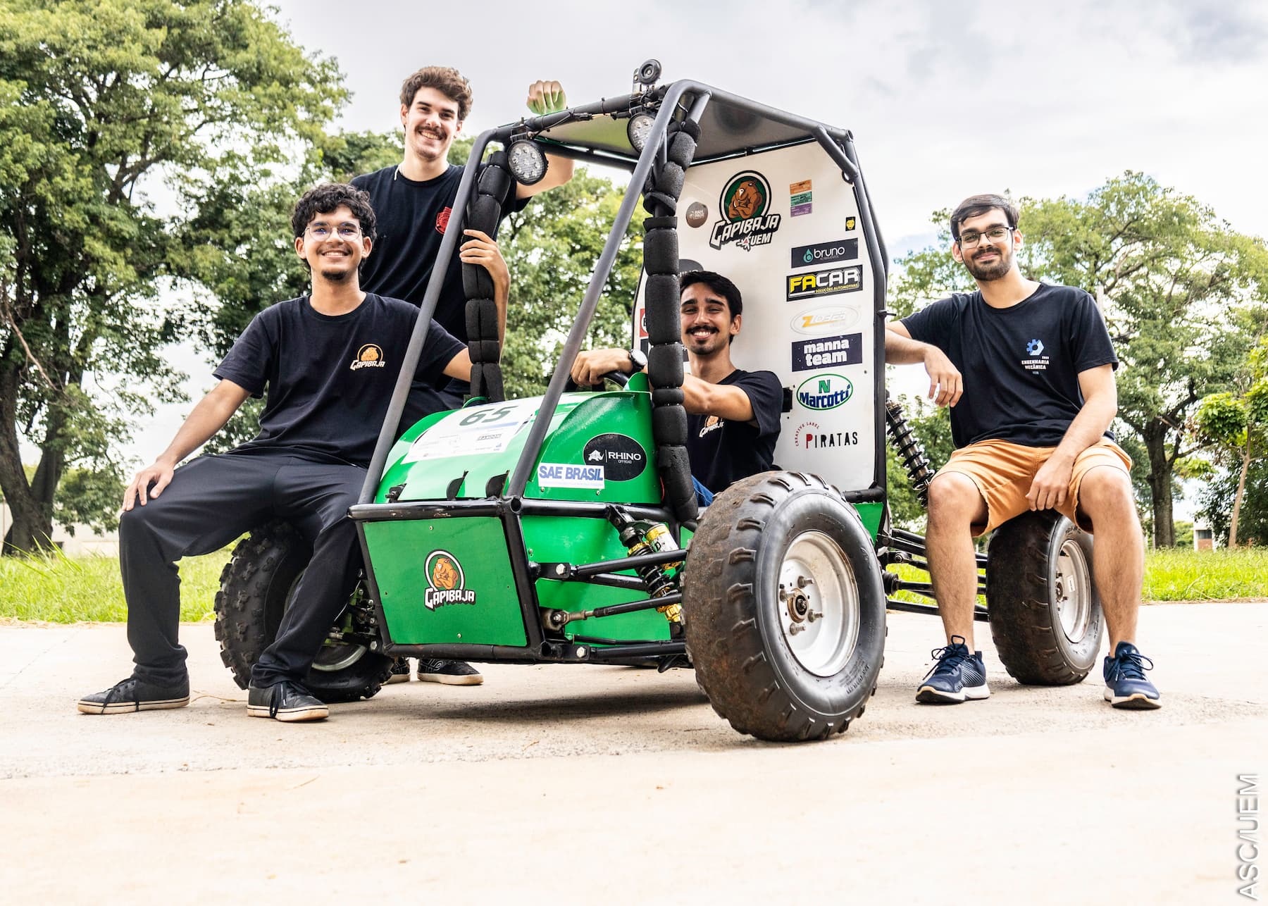 Estudantes da UEM buscam patrocinadores para novo carro de competição