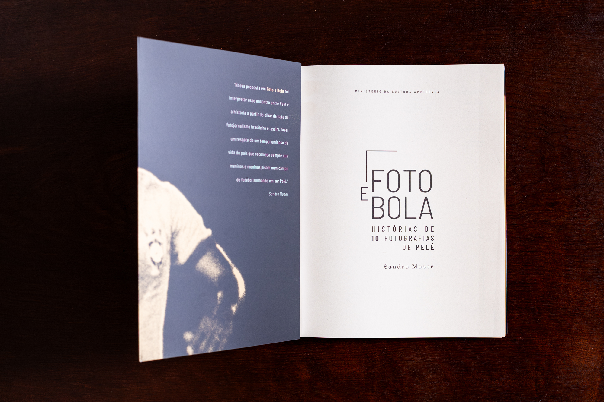 Pelé através das lentes: livro revela as histórias por trás de 10 fotografias icônicas do Rei do Futebol