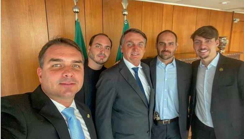 Jornal britânico Financial Times descreve família Bolsonaro como “tão radical quanto disfuncional”