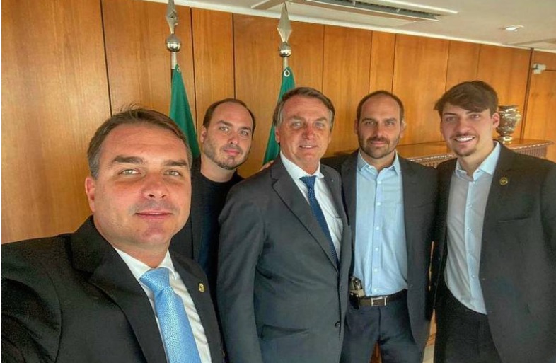Jornal britânico Financial Times descreve família Bolsonaro como “tão radical quanto disfuncional”