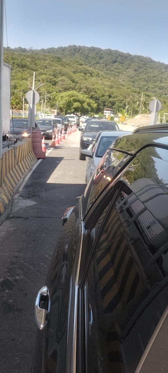 Fila, calor e indignação: usuários do Ferry Boat denunciam caos na travessia e cobram governo Ratinho Junior