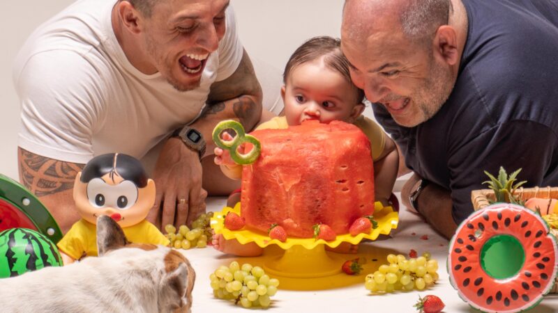 Bebê brasileiro é o único do mundo filho de casal gay nascido em 17 de maio, diz Google 