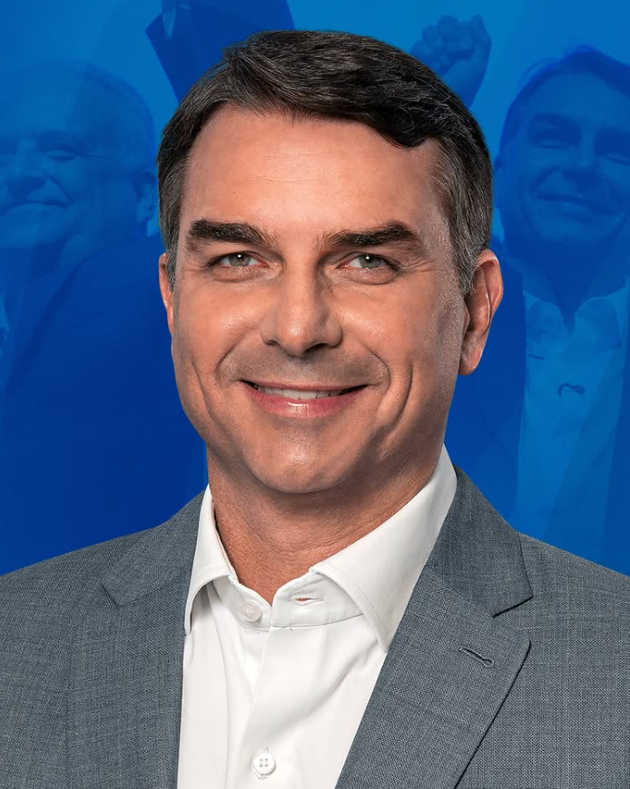 Quase 24 anos de mandato, oito no Senado e nenhuma lei federal de autoria exclusiva: qual é o legado de Flávio Bolsonaro?