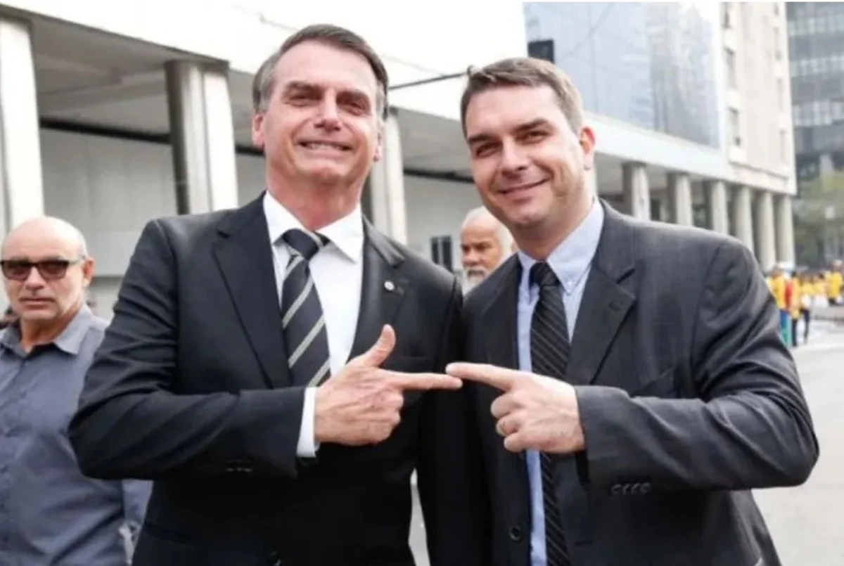 Candidatura de Flávio Bolsonaro está à venda: Ratinho Junior e Caiado estão dispostos a comprar?