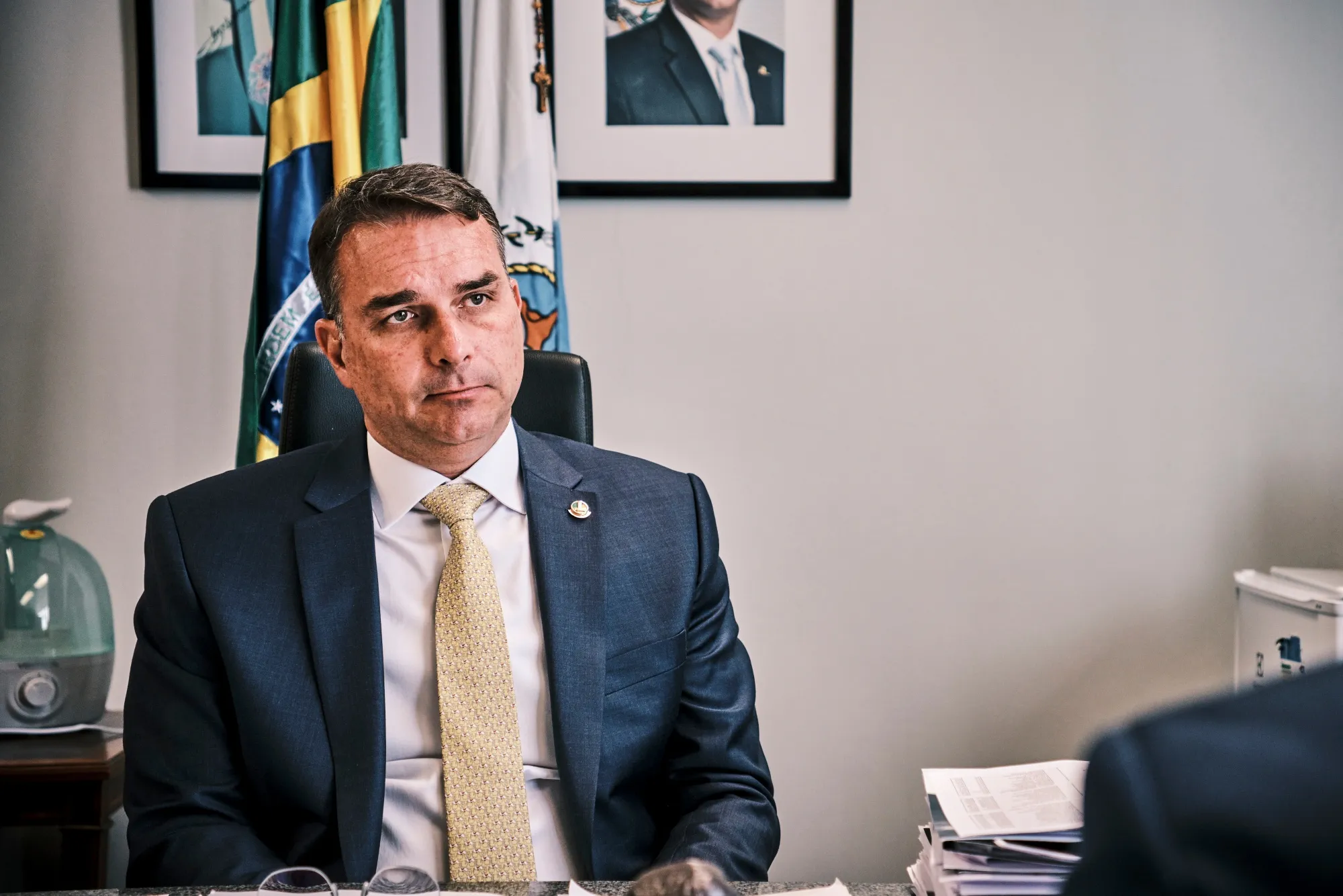 O Brasil já enfrentou uma tentativa de golpe. Por que não cobrar garantias de Flávio Bolsonaro?