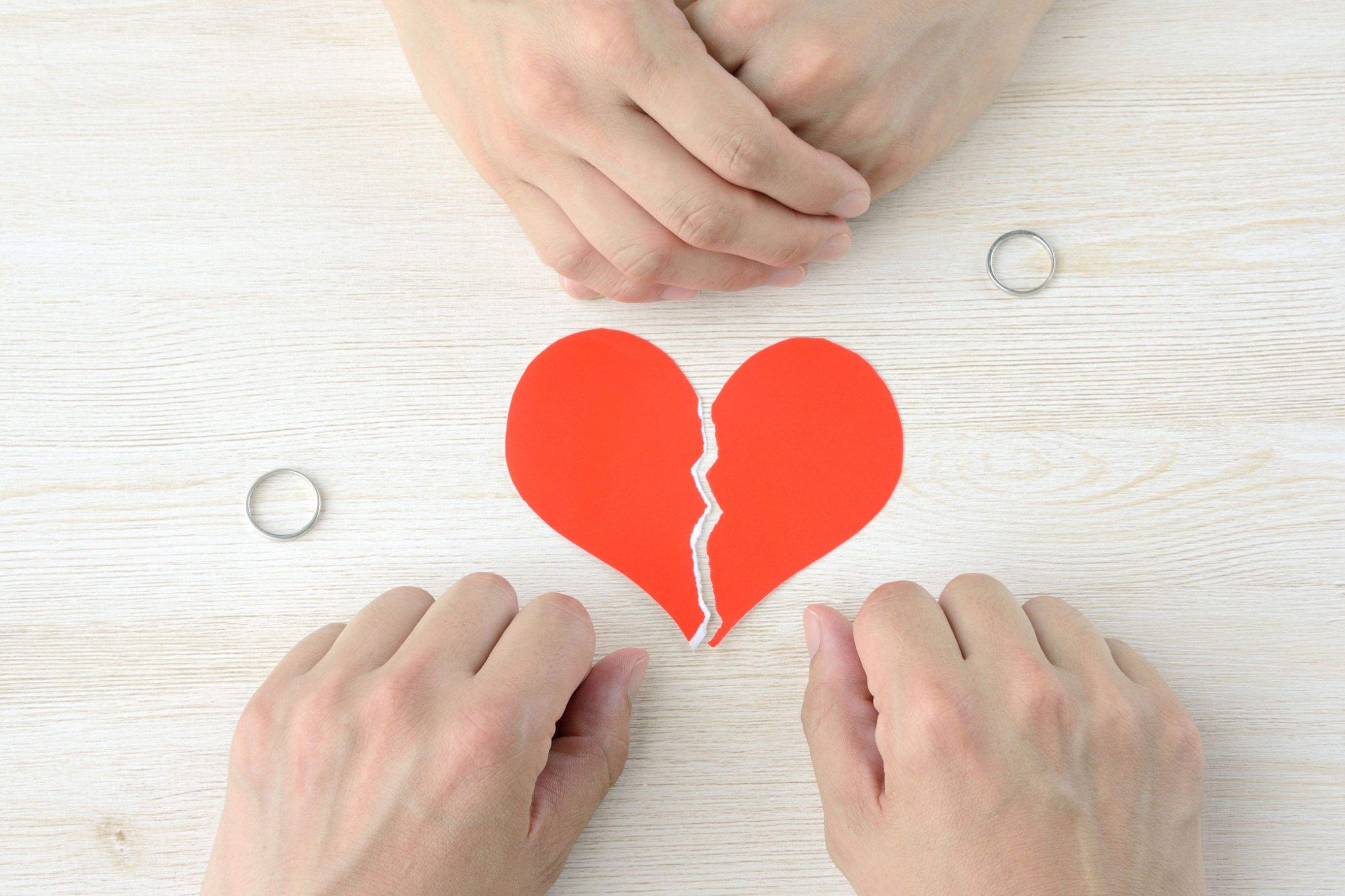 Startup brasileira aposta em tecnologia para democratizar o acesso ao divórcio e reduzir barreiras jurídicas no país