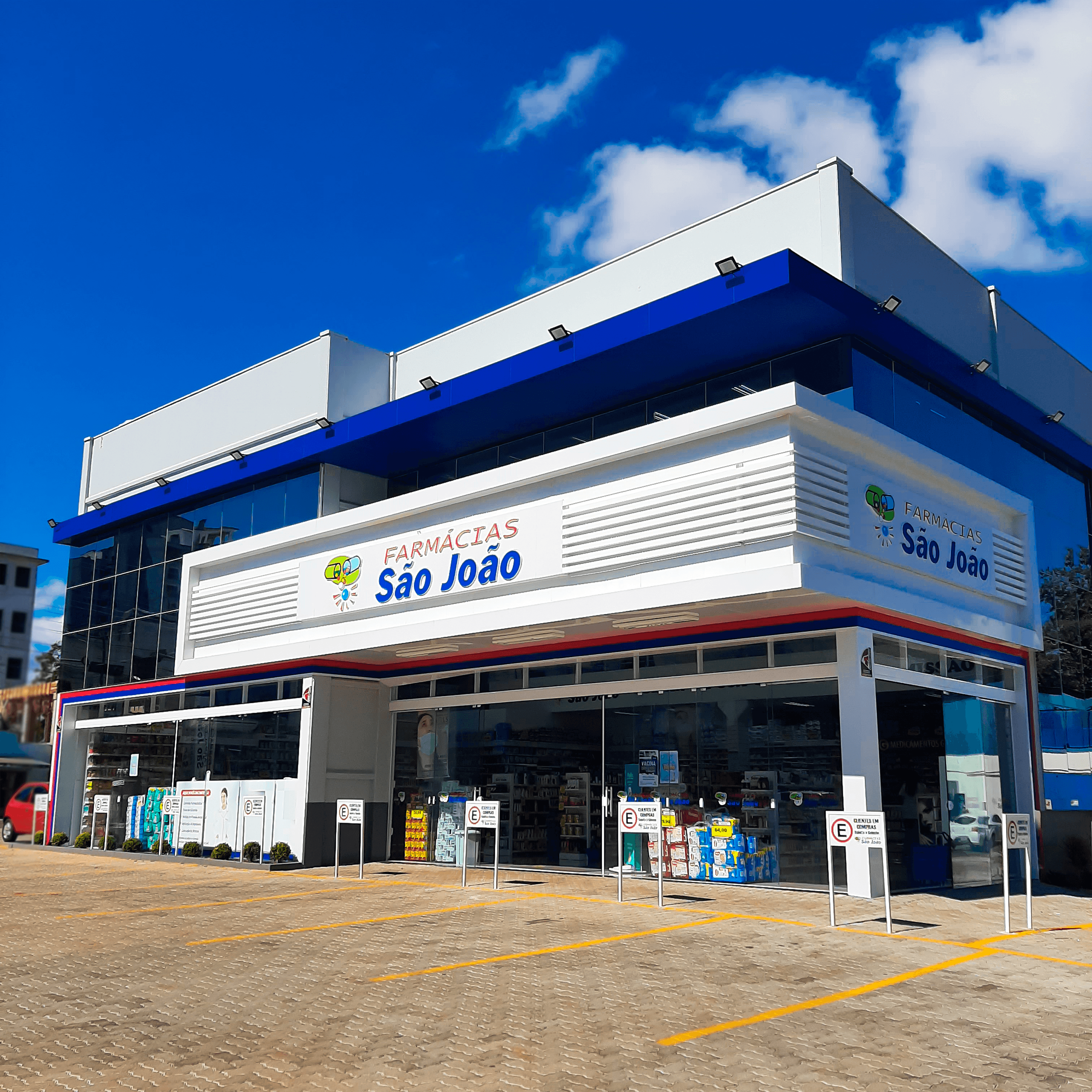 Jardim Imperial II em Maringá/PR recebe nova loja da Rede de Farmácias São João