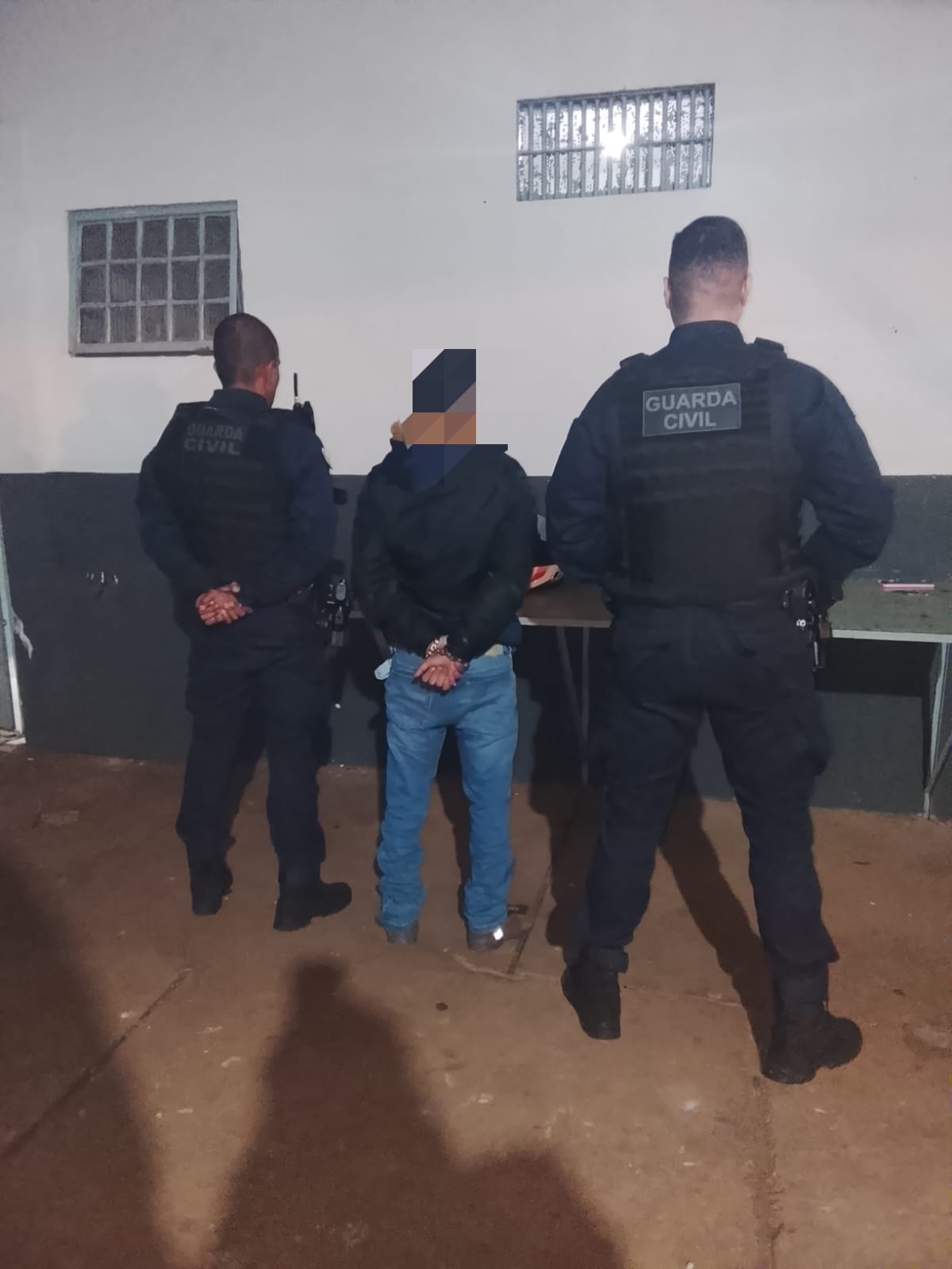 Perseguição, queda e cocaína: madrugada agitada termina com prisão em Maringá